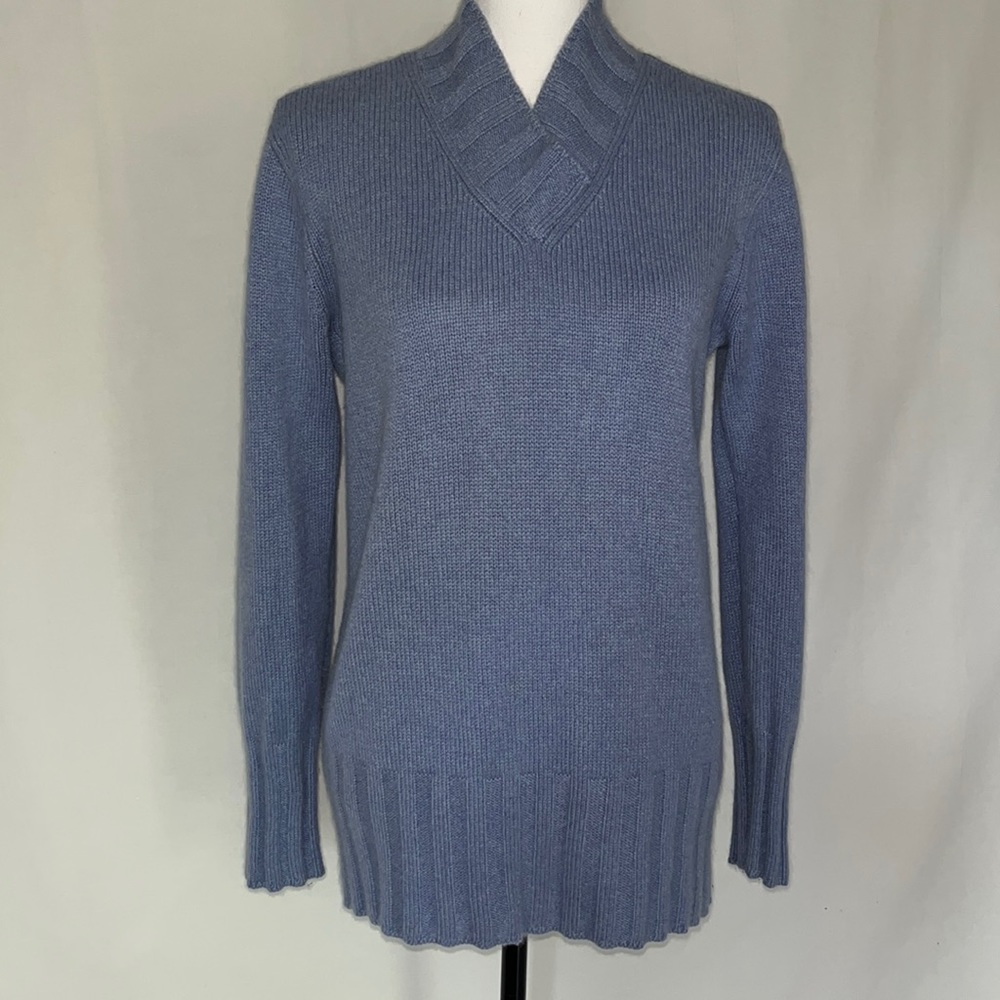 100% Cashmere Sweater Saks, Fifth Avenue size Small  V-Neck in Sky Blue
